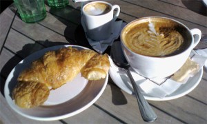 espresso-cappuccino-croissant