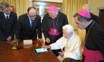 Pope Benedict XVI using an&nbsp;iPad