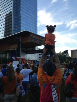 972203_411669078949685_1210288188_n