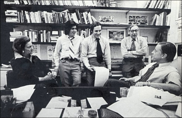 Katherine Graham meets with Carl Bernstein, Bob Woodward, Howard Simons and Ben Bradlee.