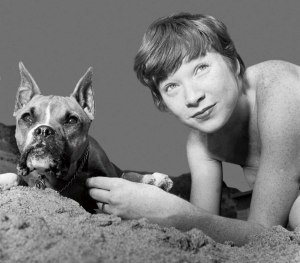 dogs-puppies-hollywood-stars-photos.sw.8.ss04-shirley-maclaine-hollywood-dogs