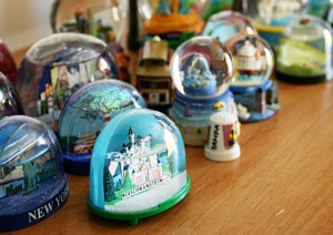 11344-Collectors_snowglobes_header
