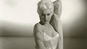401694-kim-novak