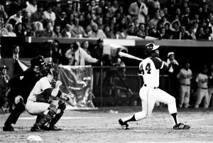 Hank Aaron hits No. 715 off Dodgers pitcher Al Downing on April 8, 1974 (NY Daily News)
