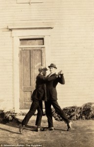 article-2673296-1F272A1C00000578-673_470x729