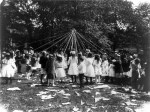 Maypole_dance,_Central_Park,_NY,_1905_cph.3b18401