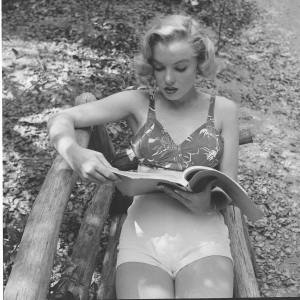 marilyn reading2