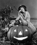 vintage-halloween-pinup-anne-nagel