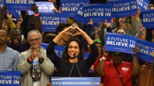 Rosario Dawson makes a heart sign at Sanders rally in San Diego