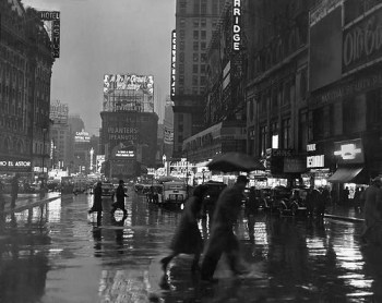 NewYorkCityTimesSqaure1940svintagephotorain