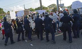 Police advance on peaceful protesters in Baton Rouge, LA