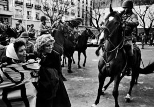 The Mothers of the Plaza de Mayo protest by their familiy disappeared, during the March by the life (Marcha por la Vida) against the Argentine military dictatorship that governed the country between 1976 and 1983. October, 5, 1982. Photo: Eduardo Longoni