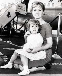 debbie-reynolds-carrie-fisher-1959-cae313f0-35b9-4d36-8a8a-8a1c0a966b01