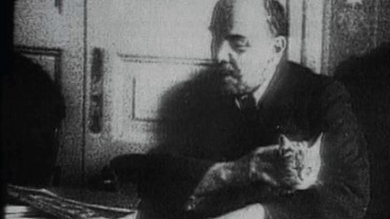 Vladimir Lenin with cat
