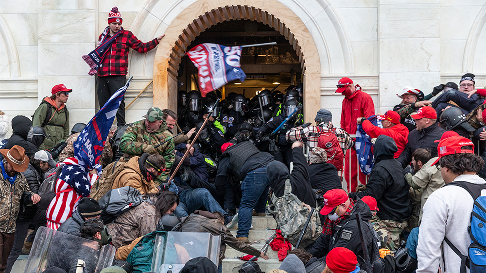 Rioters clash with police trying to enter Capitol building